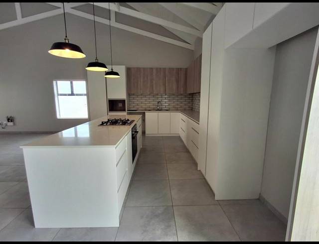 3 BEDROOM HOUSE FOR SALE IN BRITANNIA BAY